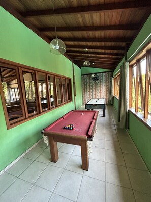 Game room - Recanto Verde Praia Hotel (São Sebastião)