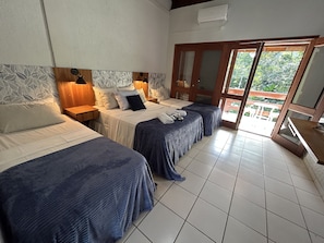 Minibar, desk, free WiFi, bed sheets - Recanto Verde Praia Hotel (São Sebastião)