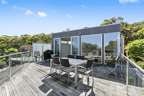 Outdoor dining - Sunhaven (Lorne)