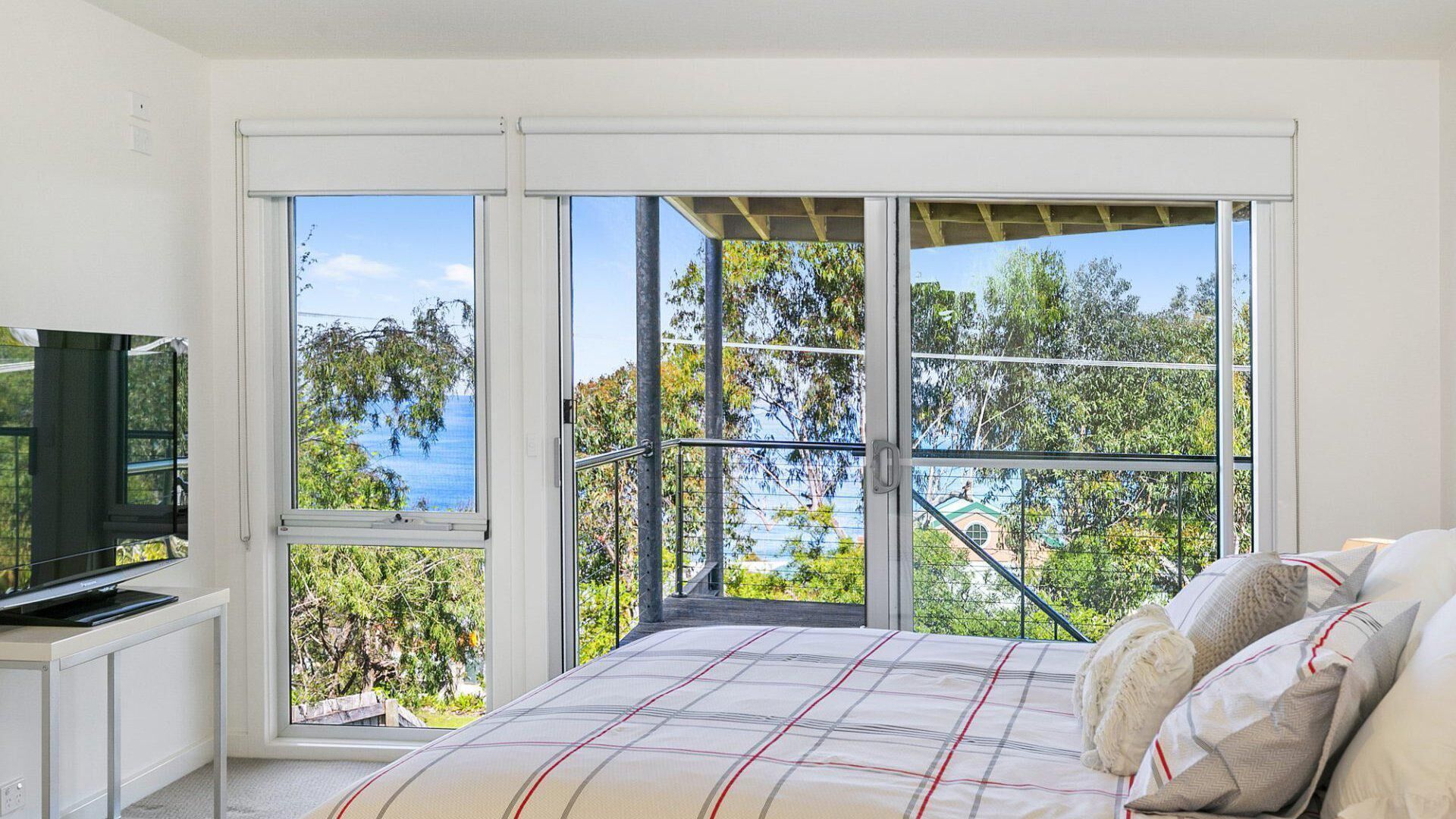 3 habitaciones, tabla de planchar con plancha, internet y ropa de cama 