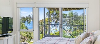 Sunhaven - 200m From The Beach, Multiple Living, Modern Styling