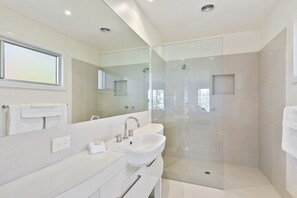 Shower - Sunhaven (Lorne)