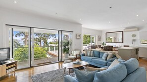 TV, fireplace - Whitecaps - Envious location, beautiful styling and plenty of space for all (Lorne)