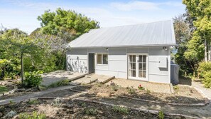 Exterior - South Moffat - Spectacular Views, Modern Styling, W-Fi And More (Lorne)