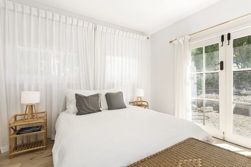 South Moffat - Spectacular Views, Modern Styling