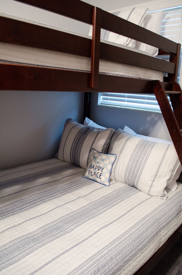 3 chambres, fer et planche à repasser, accès au Wi-Fi (inclus)