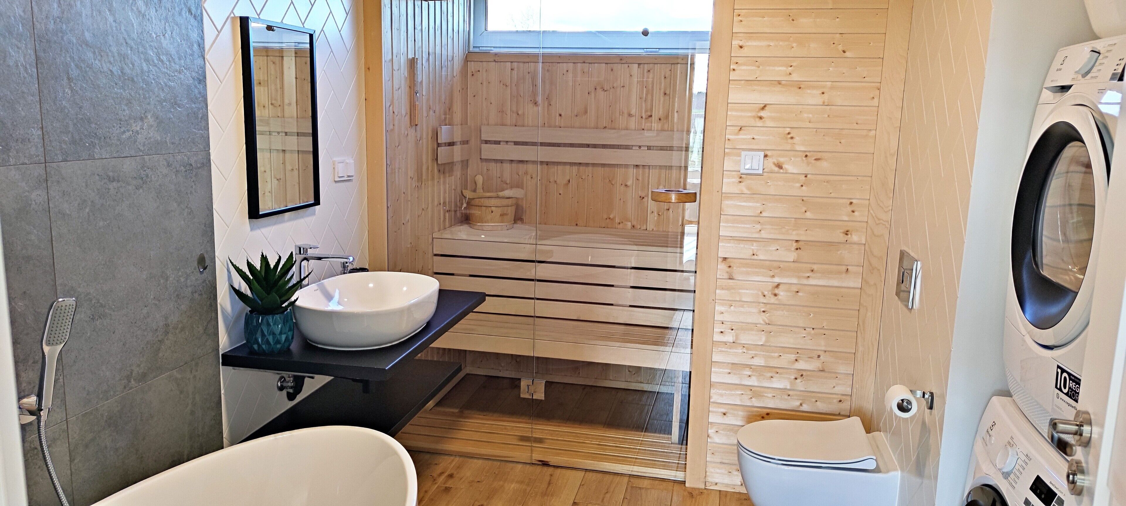Bathtub, hair dryer, bidet, towels