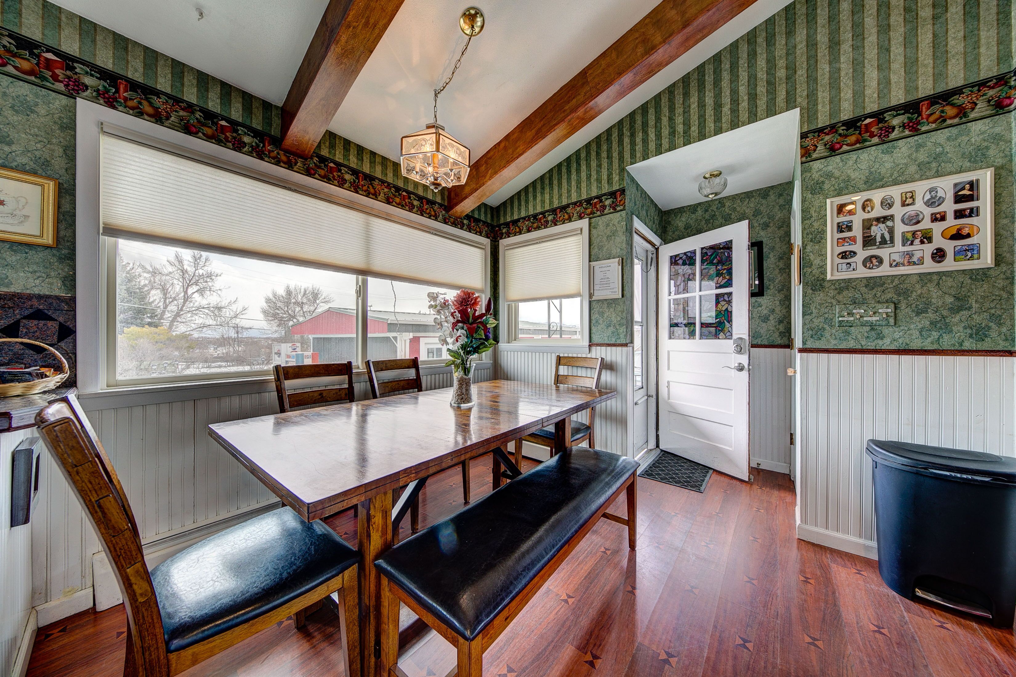 The Nostalgia Suite at The Oasis on Eisenhower