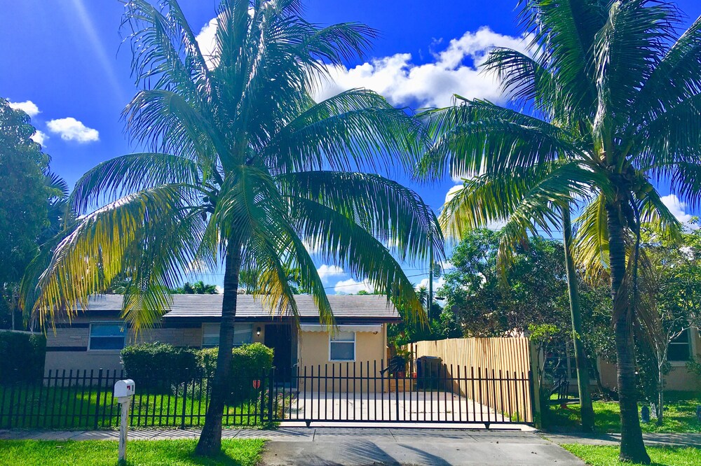 Fortlaudardale 3 miles to the Beach/ Casino/WiltonManors .