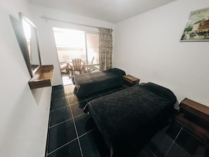 Minibar, individuell eingerichtet, Verdunkelungsvorhänge