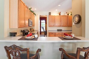 House | Private kitchen | High chair - 7900 Plum Blossom Court (Kissimmee)