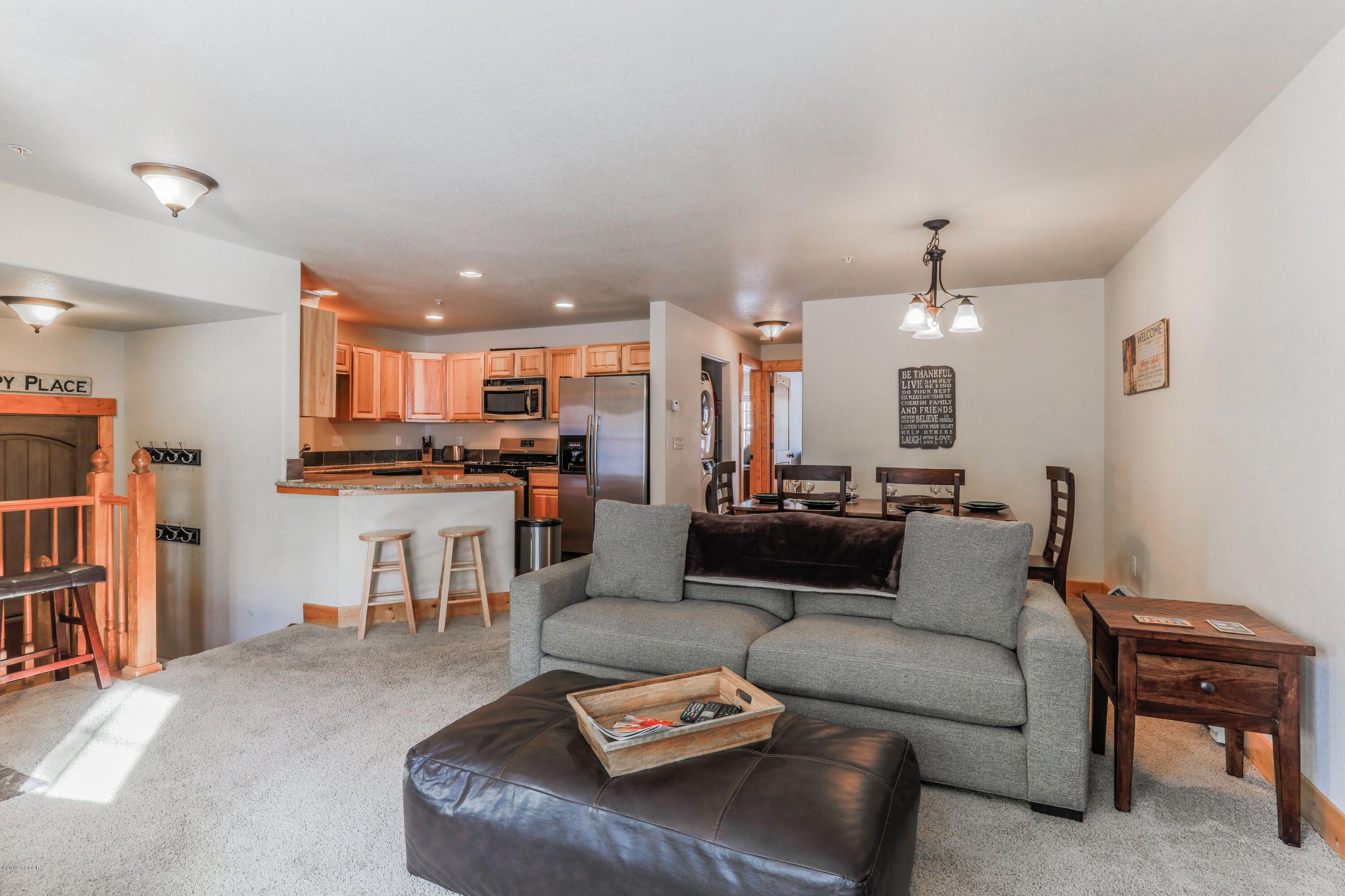 2 bed 2 bath Condo, Heated Garage on Winter Park Bus Route, Sleeps 6 comfortably