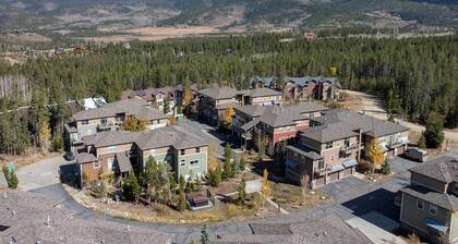 Cozy Pet & Family-Friendly Condo Near Winter Park•Heated Garage•Trails•Sleeps 6