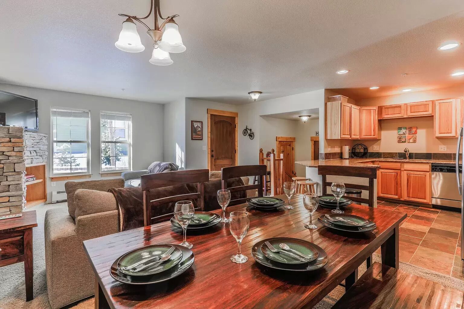 2 bed 2 bath Condo, Heated Garage on Winter Park Bus Route, Sleeps 6 comfortably