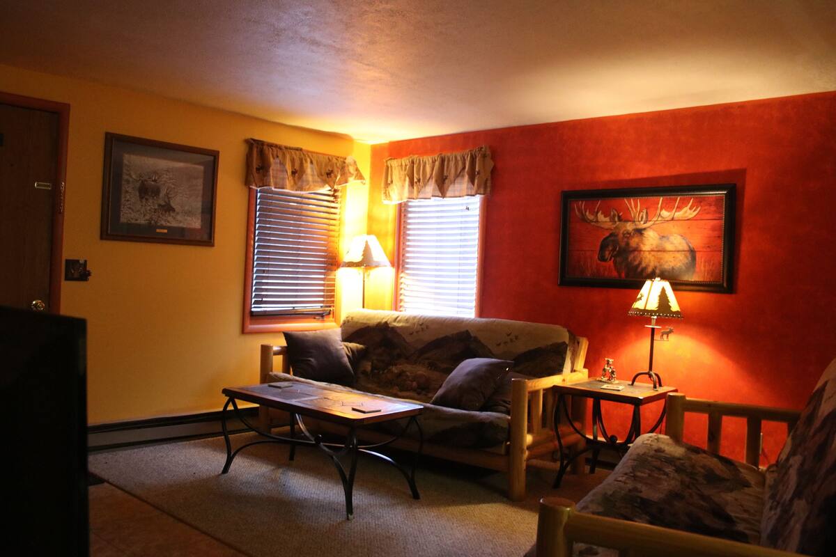 Deluxe Cabin | Living room