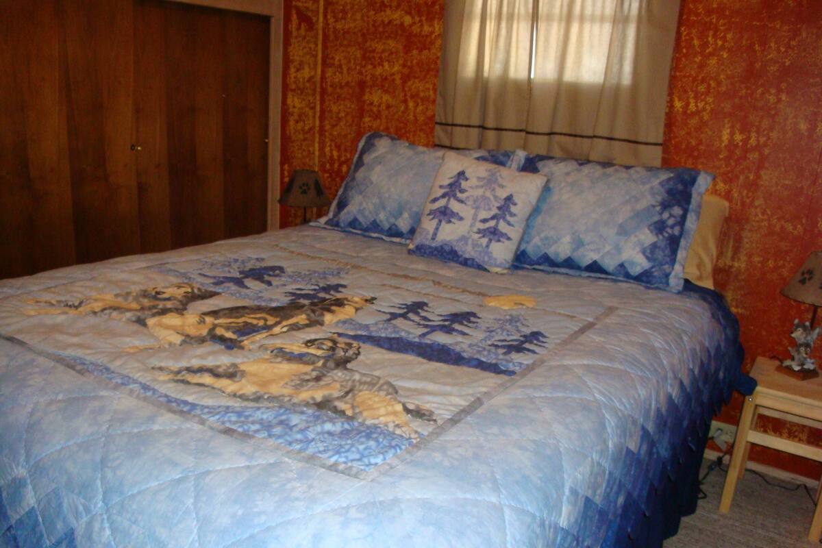 Standard House | Soundproofing, iron/ironing board, free WiFi, individually decorated