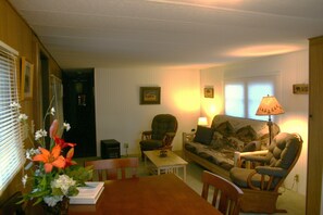 Maison, 2 chambres | Coin séjour