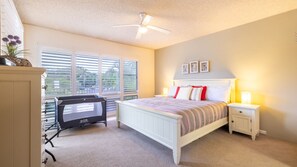 3 chambres, fer et planche à repasser, lit de bébé portatif