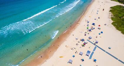 14 The Dunes, 38 Marine Dr - large unit with pool, tennis court and across from Fingal beach