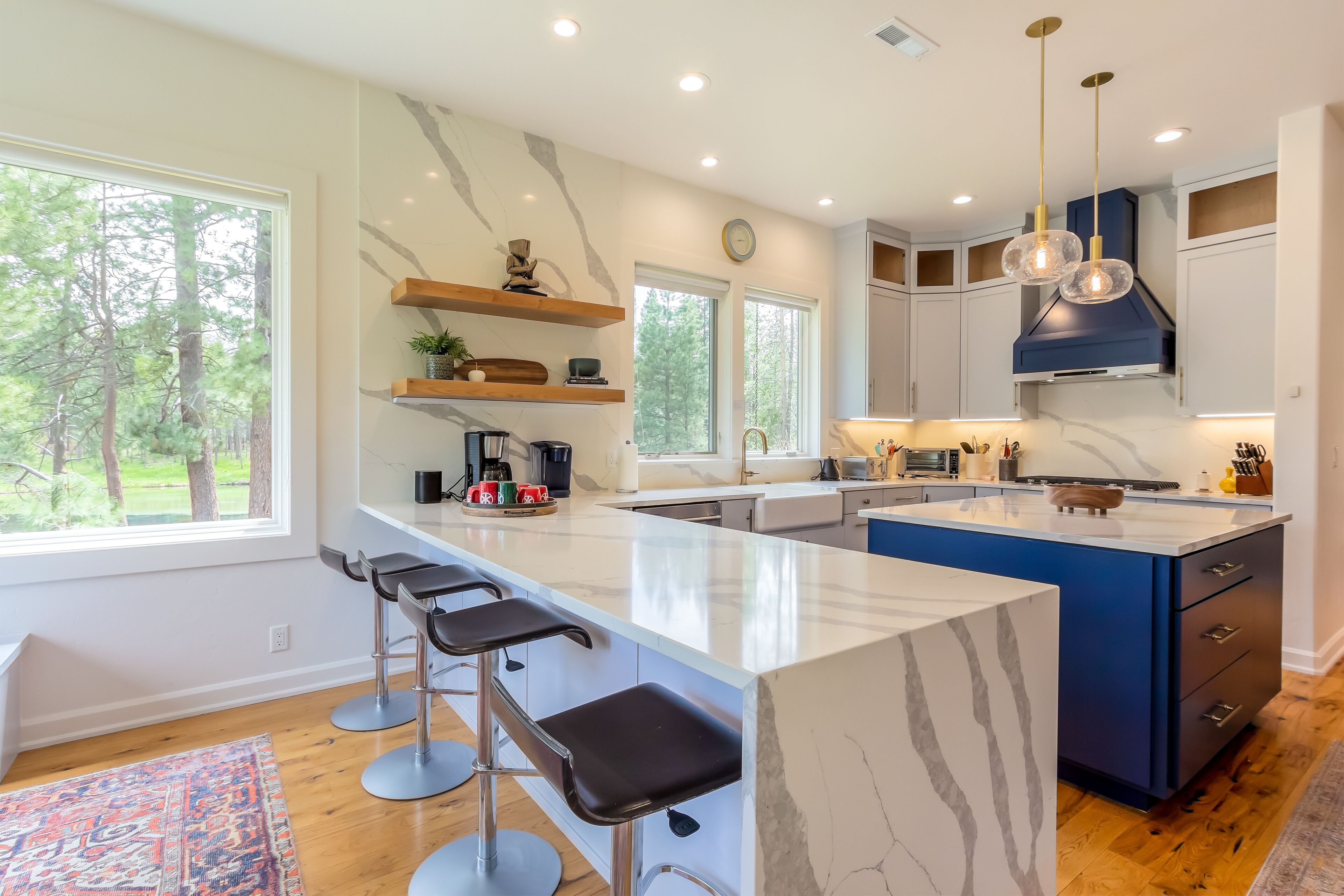 4 Bdrm Waterfront Luxury Home + Casita on Spring River, Hot Tub - BESS54