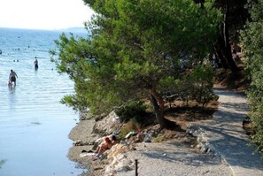 Una playa cerca