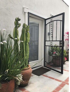 Exterior detail -  Guest house, Historical Area, Close to Beverly Hills,  and Studios (Los Angeles)