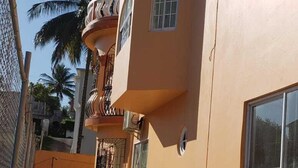 المنطقة المحيطة بالمنشأة