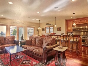 Smart TV, fireplace, DVD player, stereo