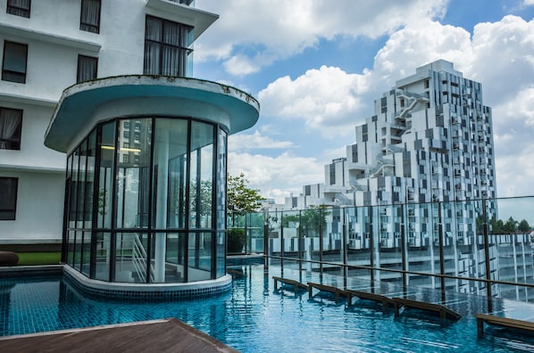 Outdoor pool - Solstice Cyberjaya Service apartment (Cyberjaya)