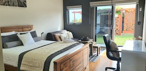 Queen Room with Garden View | Desk, blackout drapes, soundproofing, iron/ironing board - Velika's Way (Humevale)