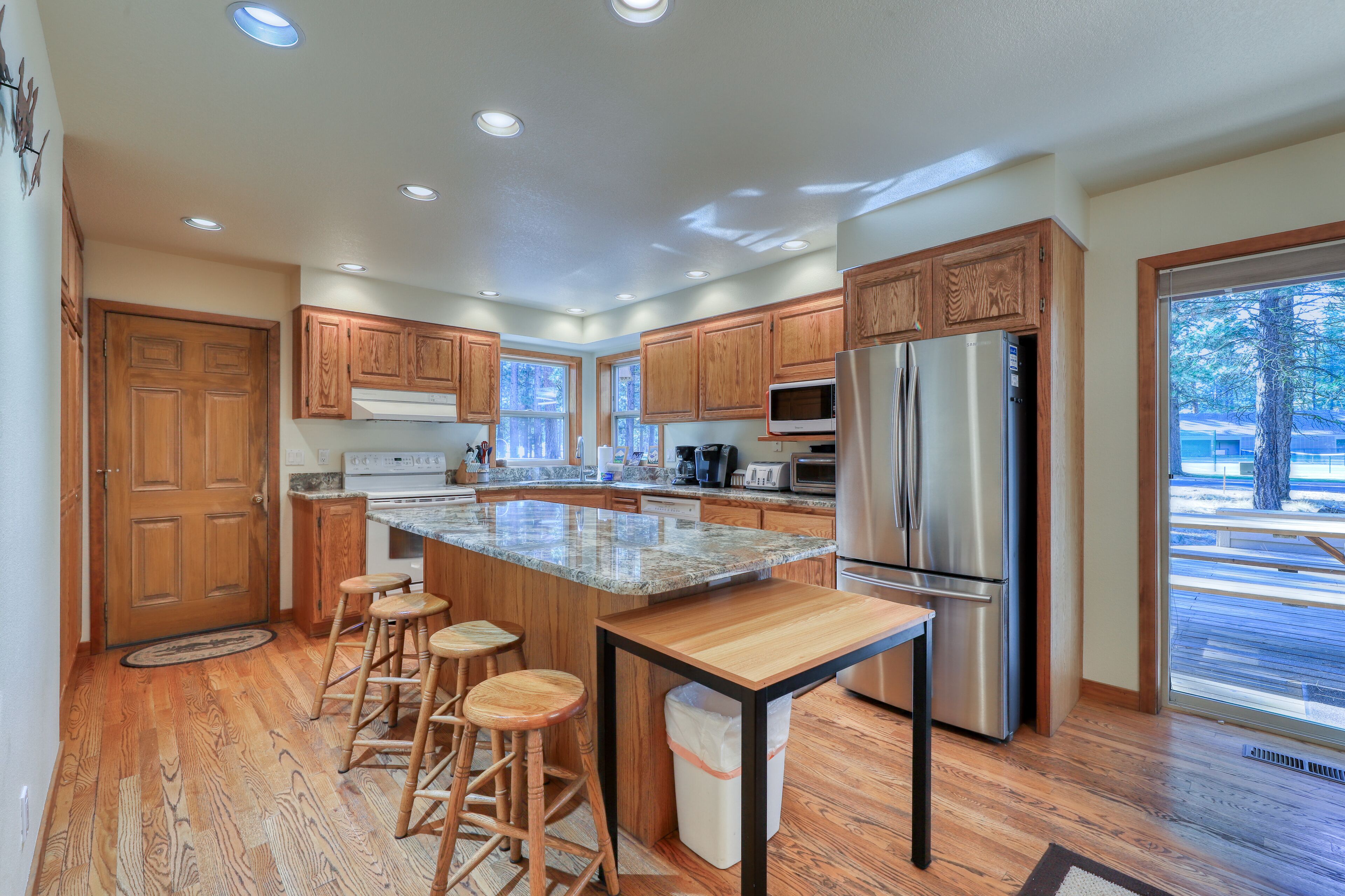 New listing! Beautiful & spacious home w/ a private hot tub in a great location