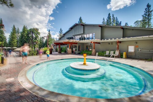 Remodeled house with private hot tub, pool access, tennis, & Ping-Pong