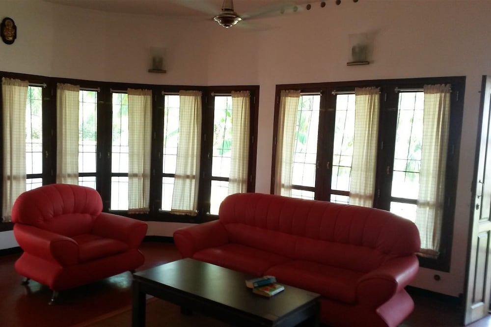 BEAUTIFUL SEA VIEW HOME 200 M FROM BEACH BY ITALIAN ARCHITECT LIGHTHOUSE ROAD