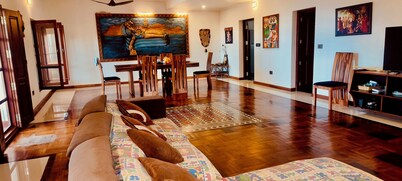 Kesaviyam Luxury Suites /bedrooms with  ocean view! 5 min walk Lighthouse  beach