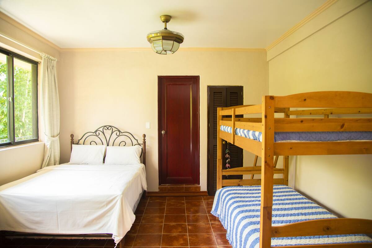 Zimmer (Children Room)