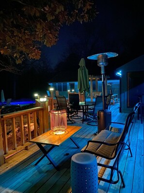 Outdoor dining - Promo:Pool|Hot tub|GameRoom|Sleeps 15 (Holly Lake Ranch)