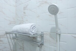 Kamar Double Deluks | Shower kamar mandi