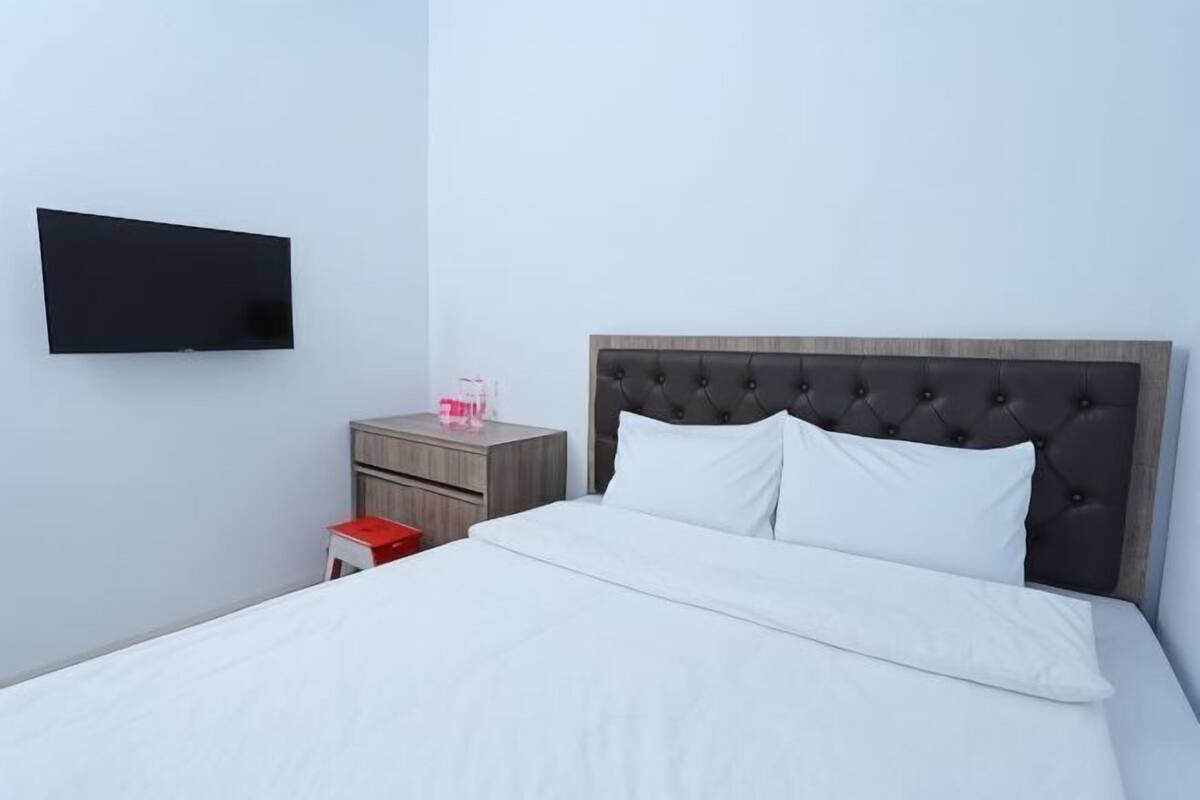 Escritorio, wifi gratis, ropa de cama