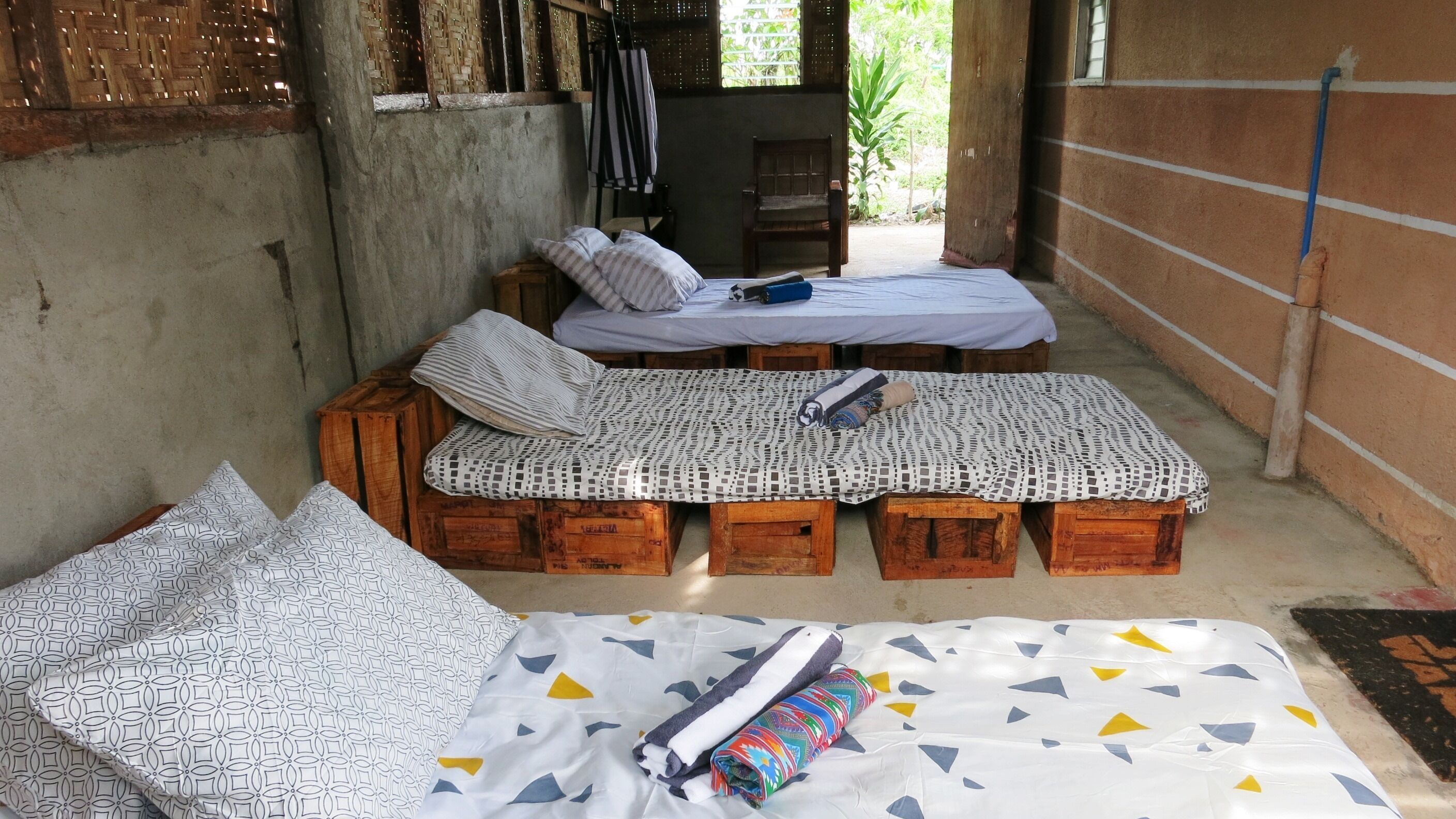 3 bedrooms, iron/ironing board, bed sheets