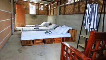 3 bedrooms, iron/ironing board, bed sheets