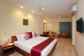 Minibar, free WiFi, bed sheets