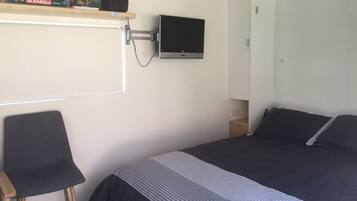 1 bedroom, desk, free WiFi, bed sheets