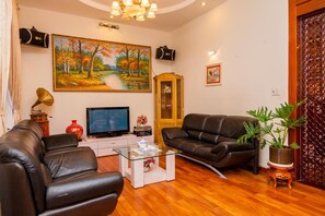 Fernseher, Tischtennisplatte