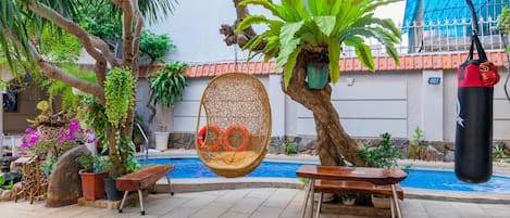 Een binnenzwembad, een verwarmd zwembad