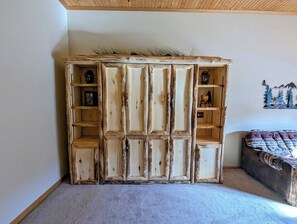 Silitysrauta/-lauta, Wi-Fi, vuodevaatteet