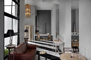 Coin salon dans le hall