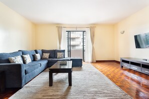 TV - Spacious Apartment w/King Bed + City View (Nairobi)