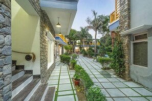 Outdoor wedding area - Le Reserve Corbett (Ramnagar)