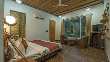 In-room safe, desk, free WiFi, bed sheets