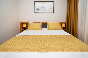 Blackout curtains, free WiFi, bed sheets - Orbi Palace Hotel Official (Borjomi)